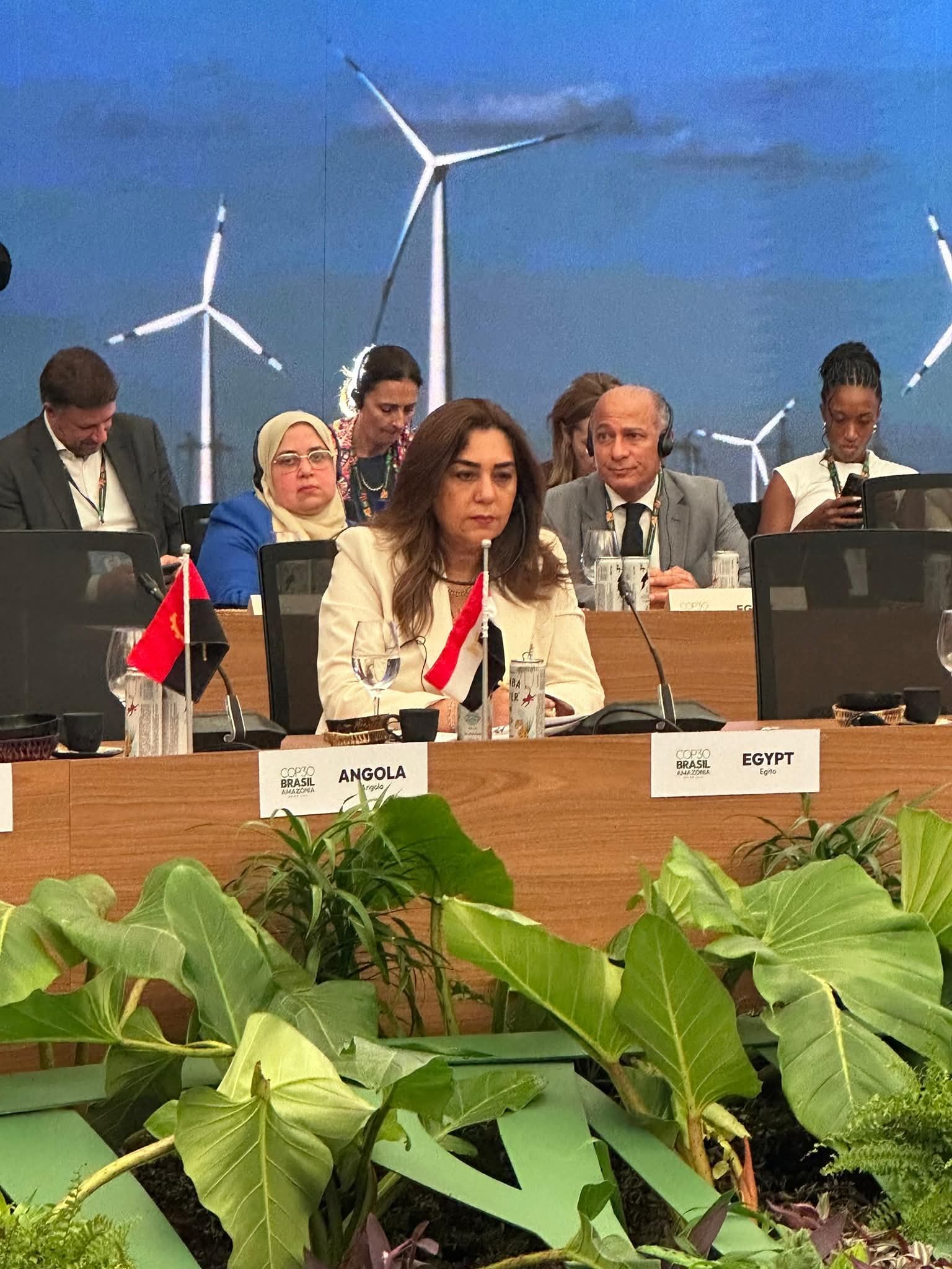 وزيرة التنمية المحلية والقائم بأعمال وزير البيئة تشارك فى حوار المائدة المستديرة حول التحول فى مجال الطاقة