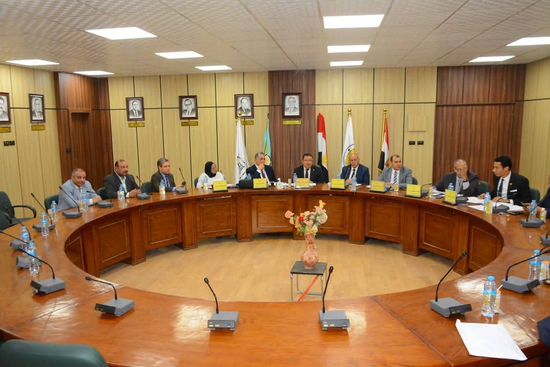 مجلس إدارة مركز التحكيم بكلية الحقوق بجامعة أسيوط يناقش خطة عمل المركز خلال الفترة المقبلة