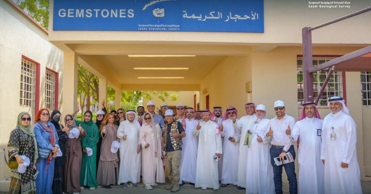 هيئة المساحة الجيولوجية السعودية تستقبل الرحالة الهندي وزوجته 