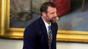 📰 الجمهوريون يرفضون "مطلب ترامب".. مولين: إلغاء المماطلة البرلمانية منحدر خطر على النظام الأميركي