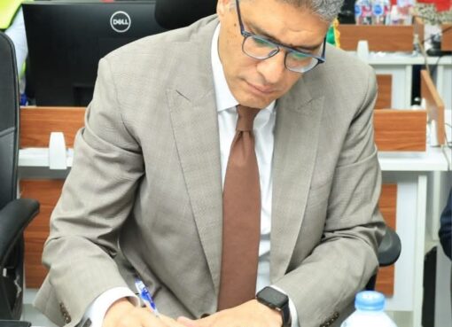 محافظ الجيزة يتابع انتظام فتح جميع اللجان الانتخابية في أول أيام انتخابات مجلس النواب