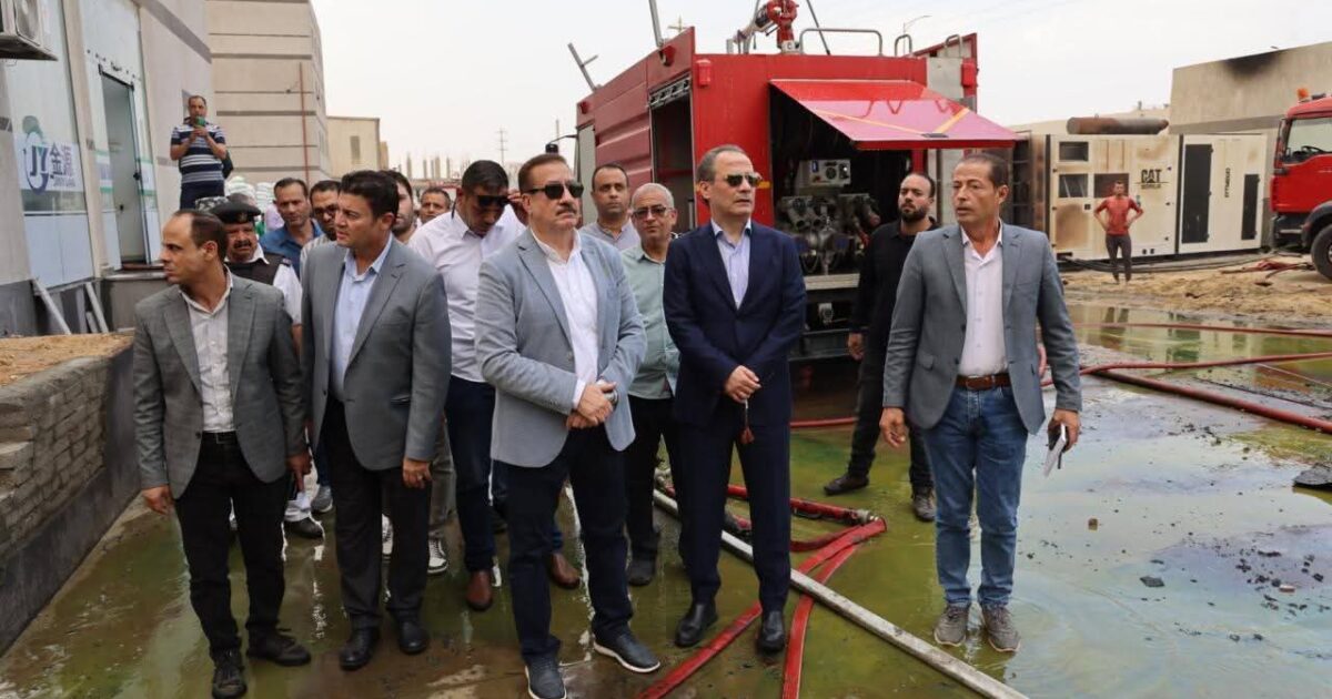 محافظ المنوفية يتفقد حريق مصنع كيماويات بالمنطقة السابعة بالسادات ويوجه بتقديم الدعم اللازم ورفع درجة الاستعداد بكافة الاجهزة الحيوية بالمحافظة
