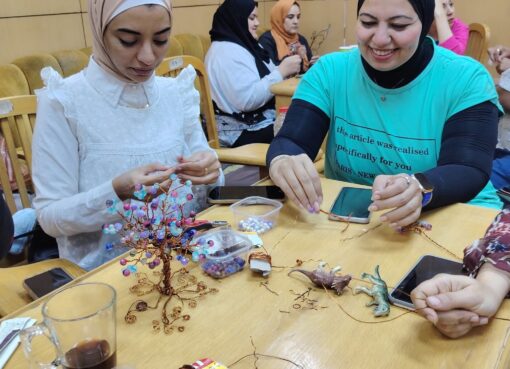 الوحدات الزُخرفية للأسلاك النحاسية بإعداد القادة