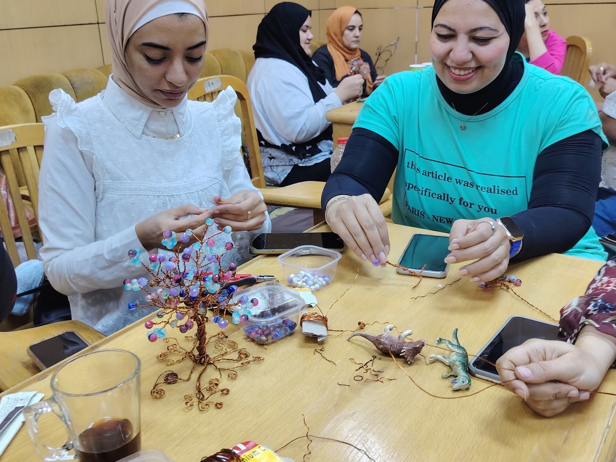 الوحدات الزُخرفية للأسلاك النحاسية بإعداد القادة