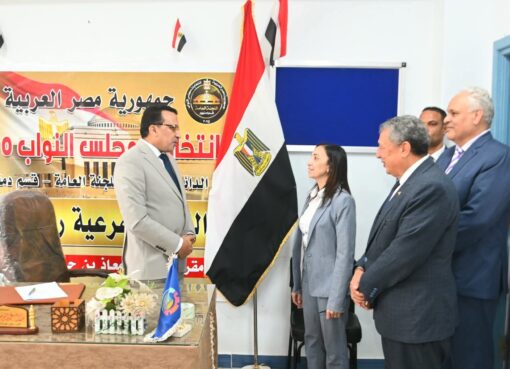 محافظ البحيرة تتفقد عدد من اللجان الإنتخابية بدمنهور لمتابعة سير إنتخابات مجلس النواب في يومها الأول