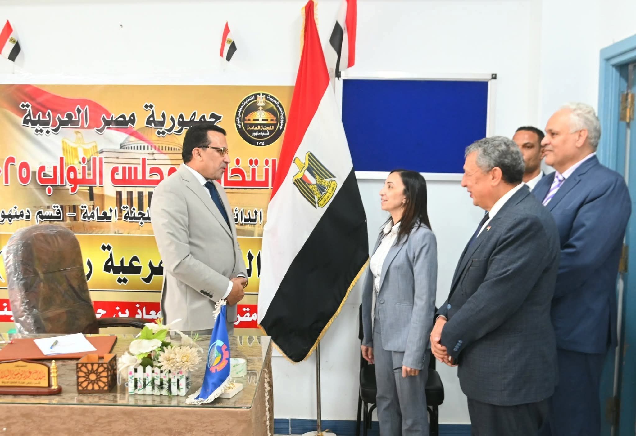 محافظ البحيرة تتفقد عدد من اللجان الإنتخابية بدمنهور لمتابعة سير إنتخابات مجلس النواب في يومها الأول