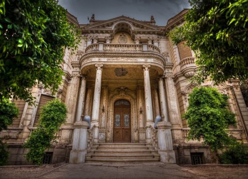 مصر جميله شوارعها ومبانيها وكل مكان فيها له حكايه مع حكايه مكان