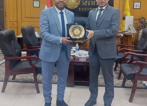 رئيس جامعة المنيا يستقبل المدير التنفيذي لشركة سيمبلكس الرائدة في تكنولوجيا ماكينات التحكم الرقمي