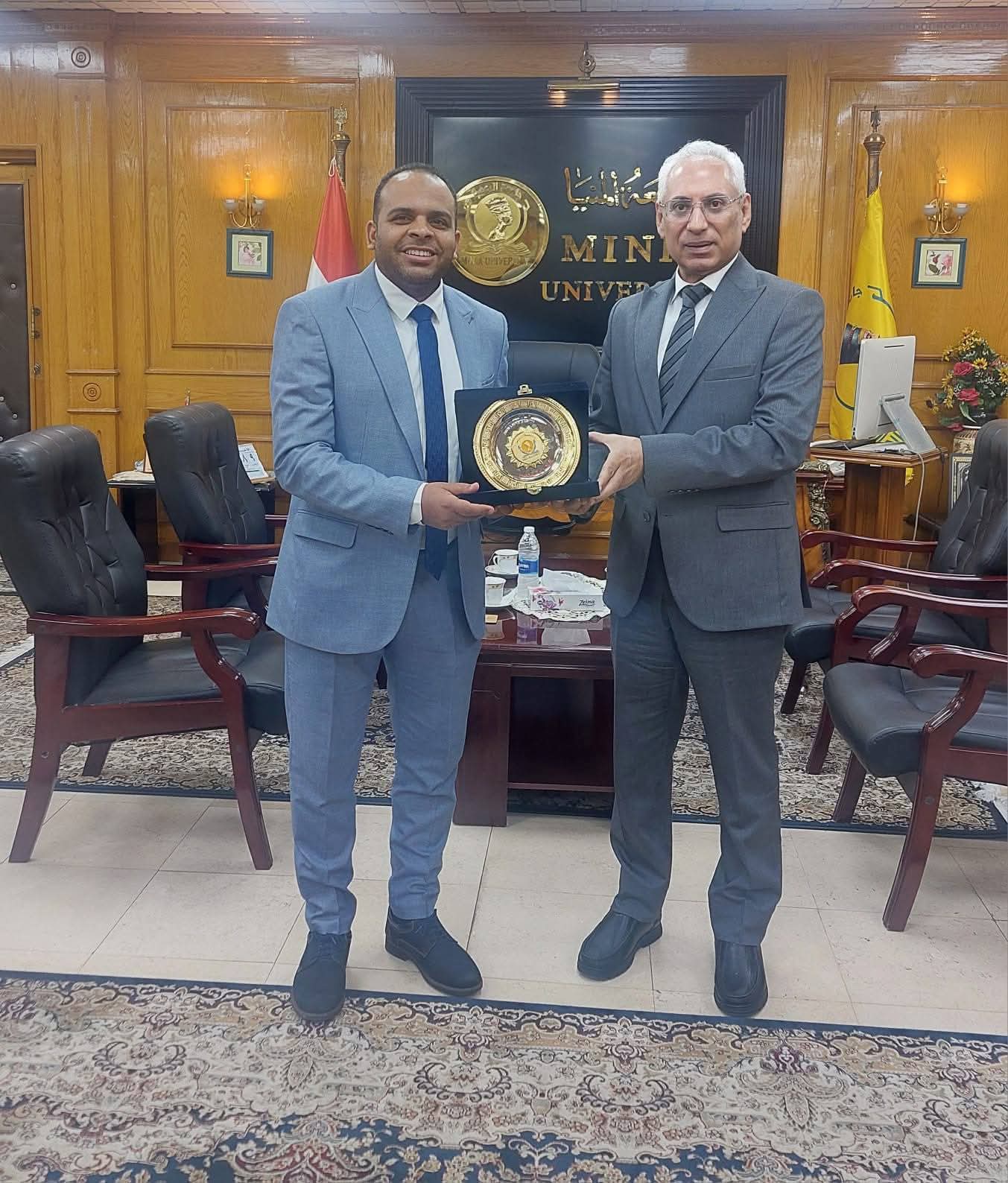 رئيس جامعة المنيا يستقبل المدير التنفيذي لشركة سيمبلكس الرائدة في تكنولوجيا ماكينات التحكم الرقمي