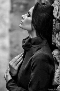 حين تتسلل الذكريات لتضيء ليالي الوحدة