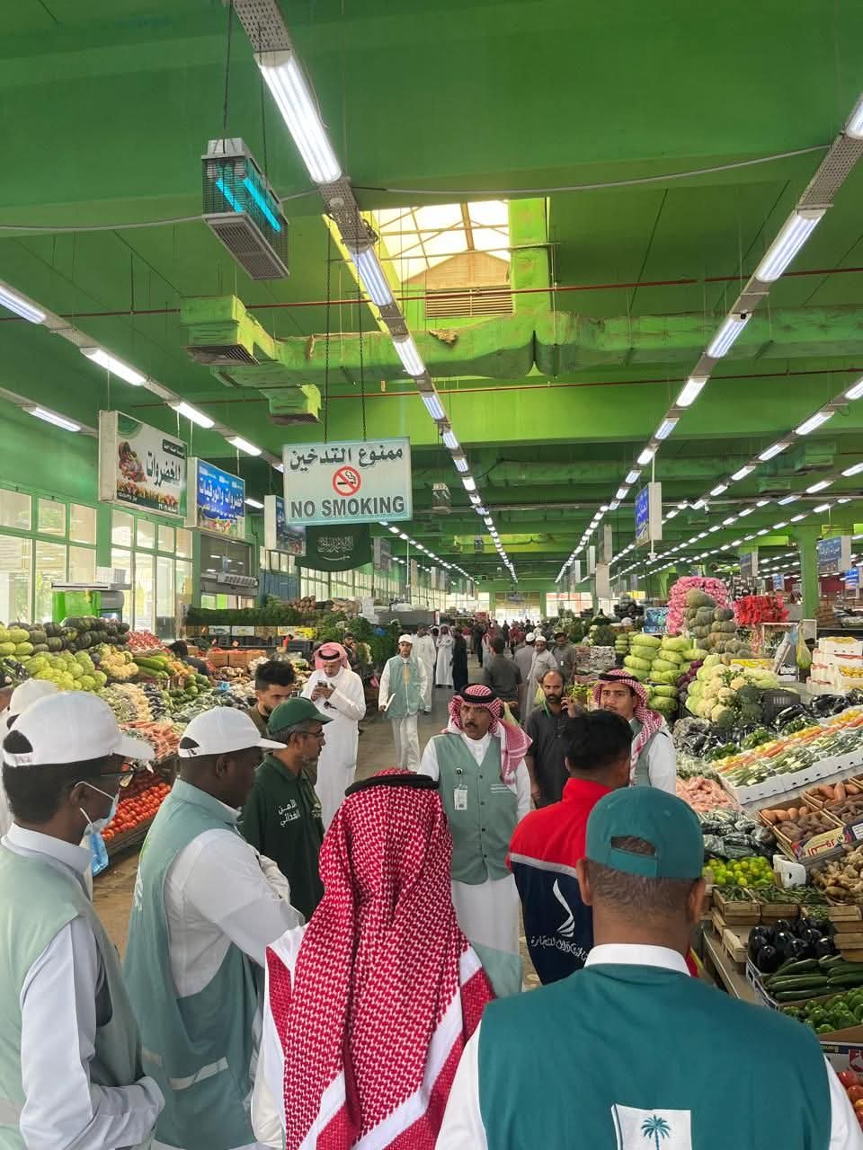 ‏“بيئة العاصمة المقدسة” ولجنة التوطين تفقد سوق الخضار والفواكه المركزي