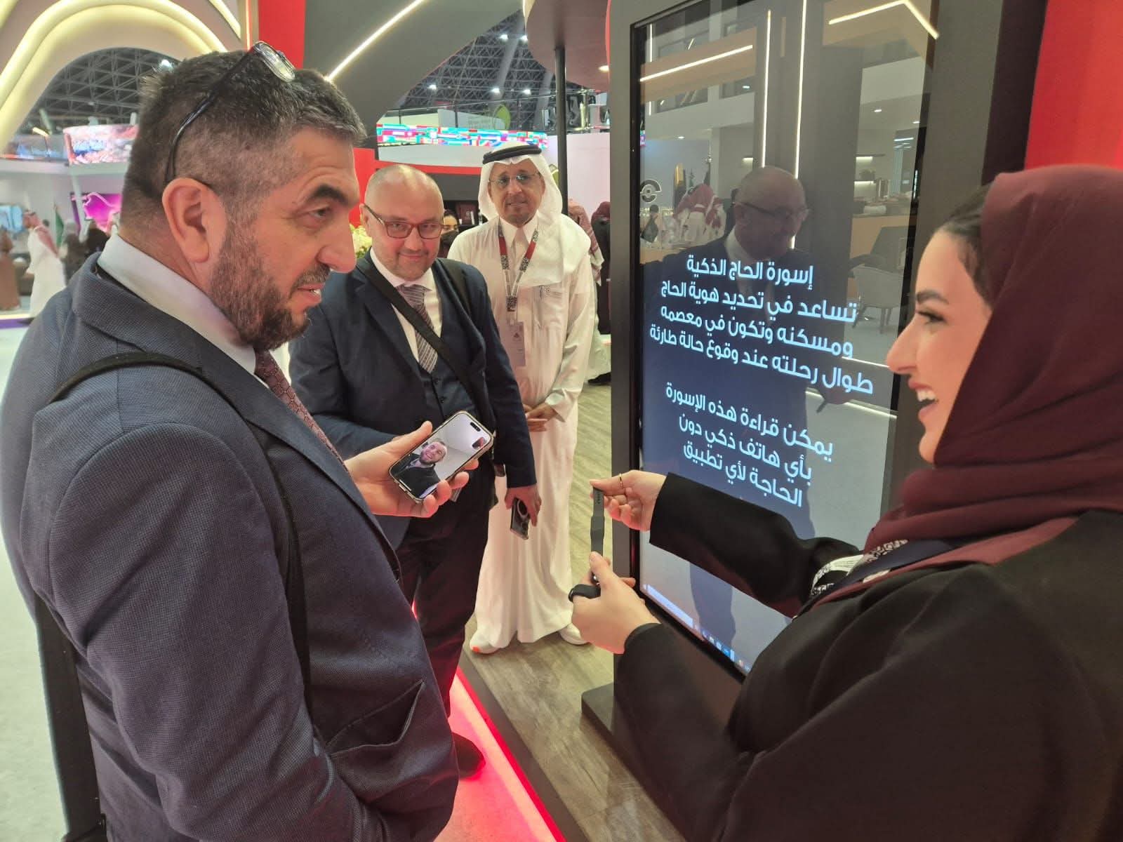 الاسورة الذكية من رفادة لخدمات حجاج الخارج تلقى استحسان مكاتب شؤون الحجاج