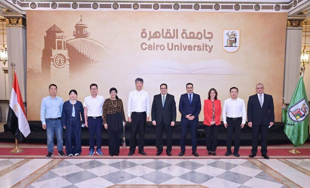 رئيس جامعة القاهرة يستقبل رئيس جامعة نانجينغ للتربية الخاصة بالصين لبحث أوجه التعاون المشترك.