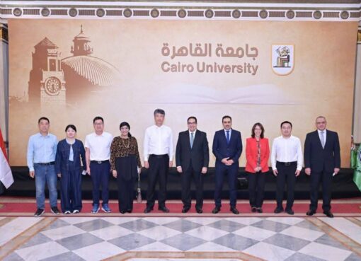 رئيس جامعة القاهرة يستقبل رئيس جامعة نانجينغ للتربية الخاصة بالصين لبحث أوجه التعاون المشترك.