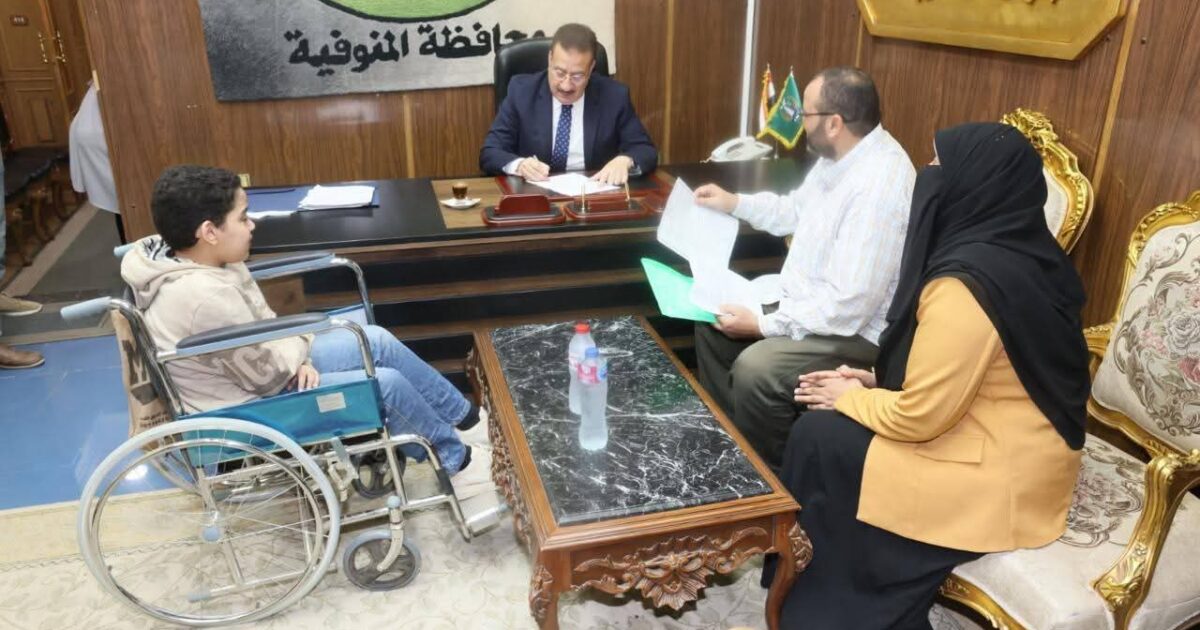 محافظ المنوفية يواصل لقاءاته اليومية بالمواطنين ويقرر صرف مساعدات مالية وعينية لعدد من الحالات الإنسانية دعماً لهم