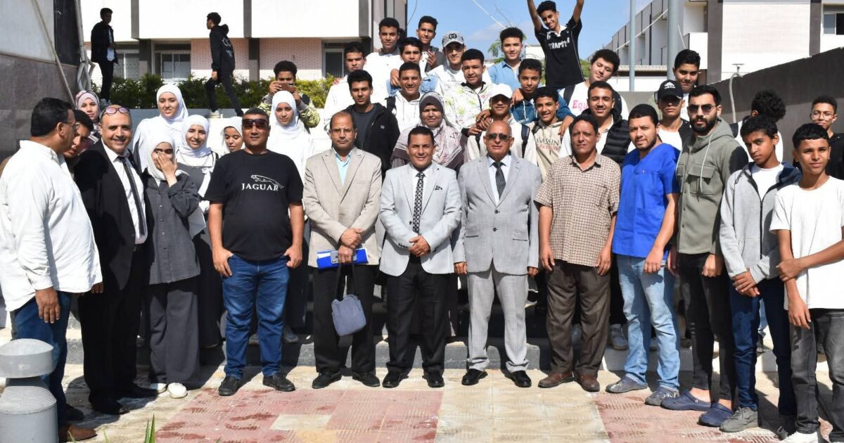 طلاب مدرسة الزيتون الثانوية في زيارة علمية لكلية الطب البيطري جامعة مدينة السادات