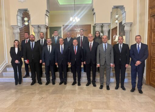 وزير الخارجية يشارك في جلسة نقاشية بمركز الأبحاث التركي SETA 