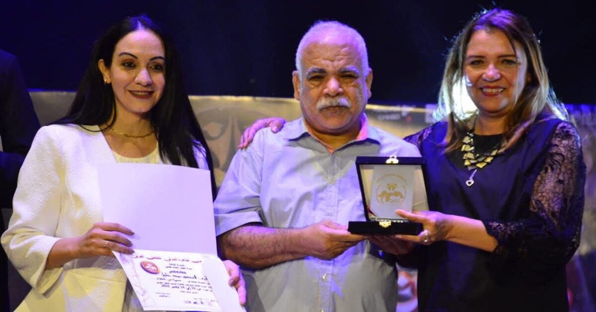 مهرجان القاهر الدولى للطفل يكرم شيخ المصورين عيد خليل