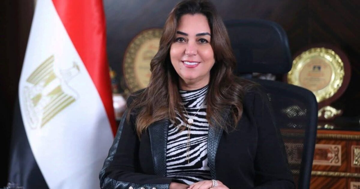 وزيرة التنمية المحلية تتابع جهود إخلاء مقابر السيارات بالقاهرة