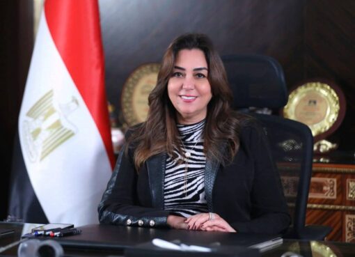 وزيرة التنمية المحلية تتابع جهود إخلاء مقابر السيارات بالقاهرة