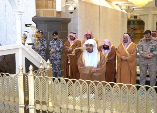 نائب أمير منطقة مكة المكرمة، يؤدي صلاة الاستسقاء بالمسجد الحرام والدوسري يؤم المصلين 