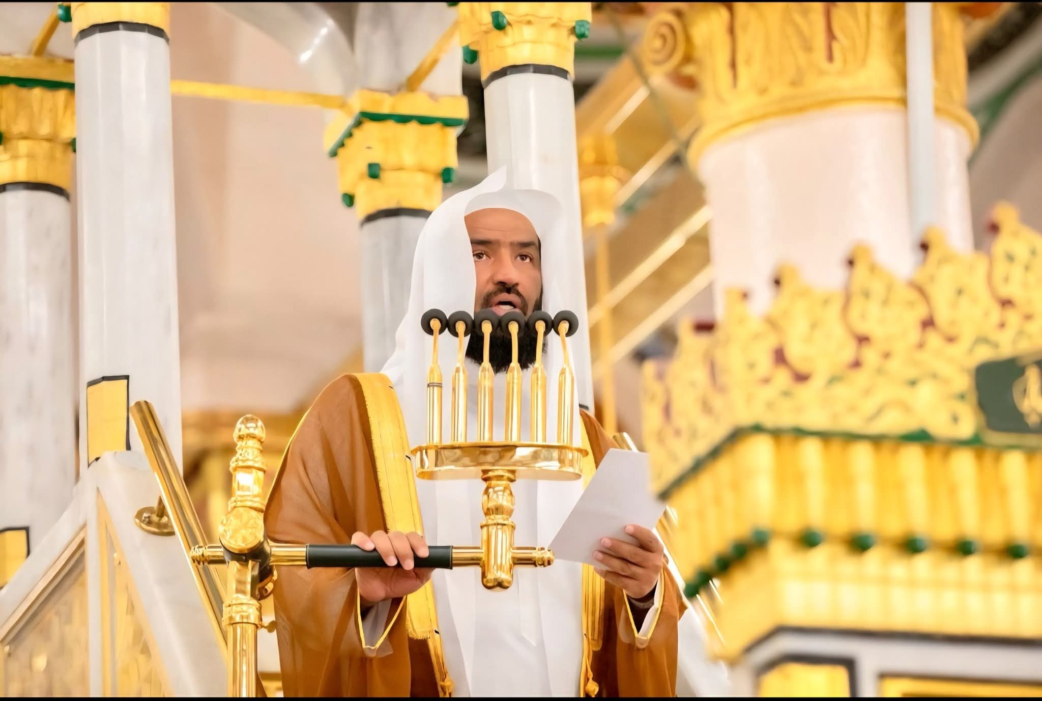 البعيجان يؤم المصلين لصلاة الجمعة بالمسجد النبوي الشريف