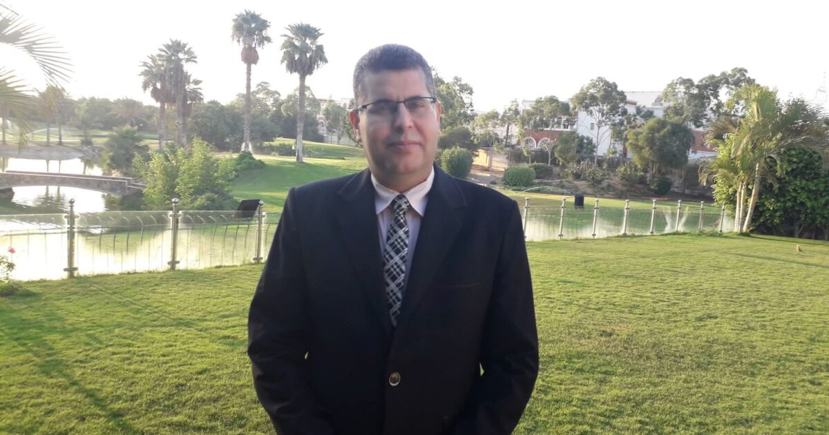 رئيس لم تعرف الدنيا أكمل وأتم وأعدل منه