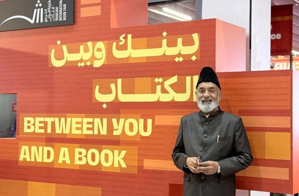 الدكتور حسين أبوبكر في معرض الشارقة الدولي للكتاب يفتتح البرنامج الثقافي الهندي مؤكدا بأن نشر العلم واجب شرعي للأمة الإسلامية
