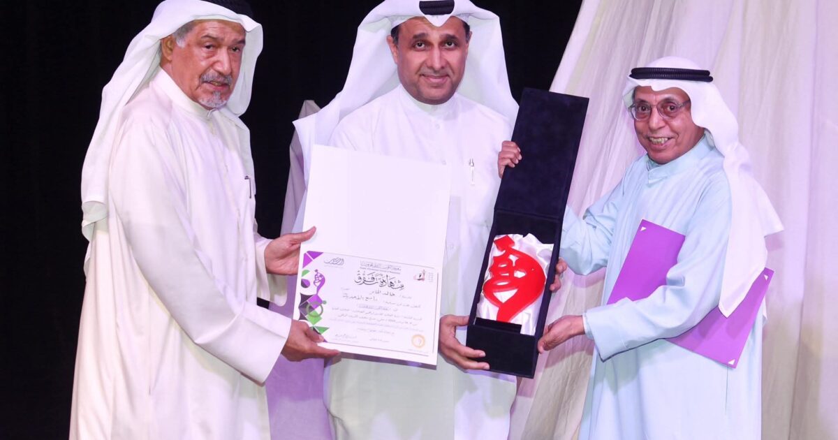 مسرحية "ماسح الأحذية" تتوَّج بجائزتين في مهرجان الكويت الدولي للمونودراما