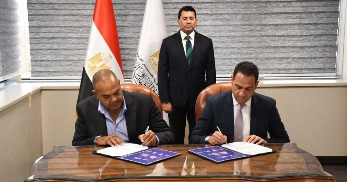 وزير الشباب والرياضة يشهد توقيع بروتوكول تنظيم بطولة العالم للسباحة بالزعانف للجامعات 2026 بشرم الشيخ