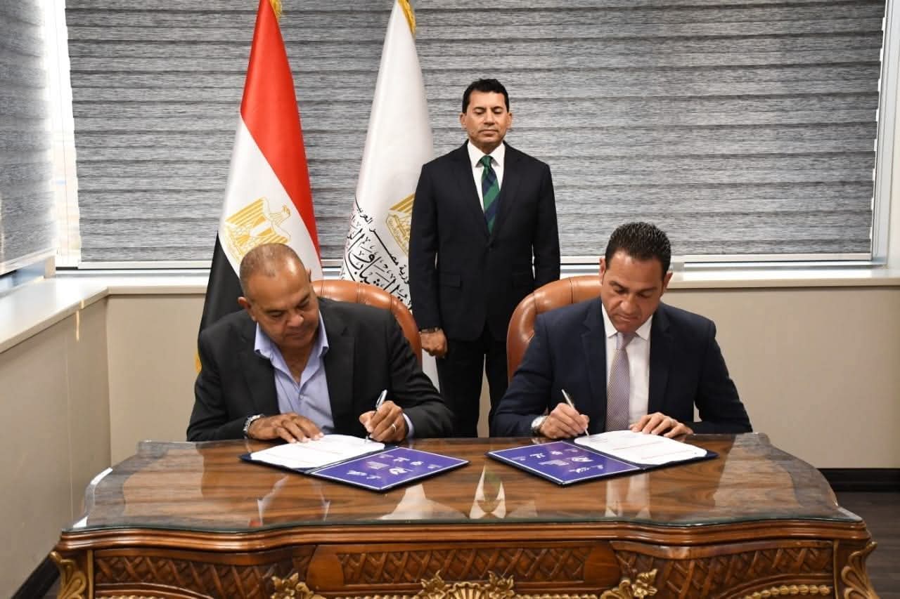 وزير الشباب والرياضة يشهد توقيع بروتوكول تنظيم بطولة العالم للسباحة بالزعانف للجامعات 2026 بشرم الشيخ