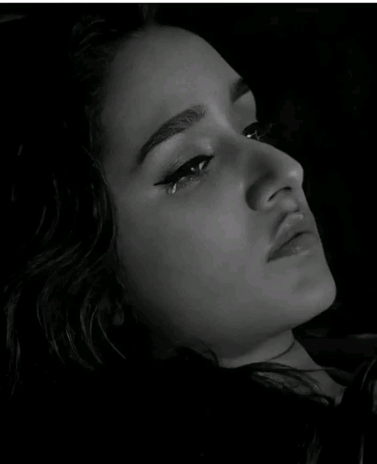 حين أسدل القلب ستارته الأخيرة وتركني في العتمة وحدي