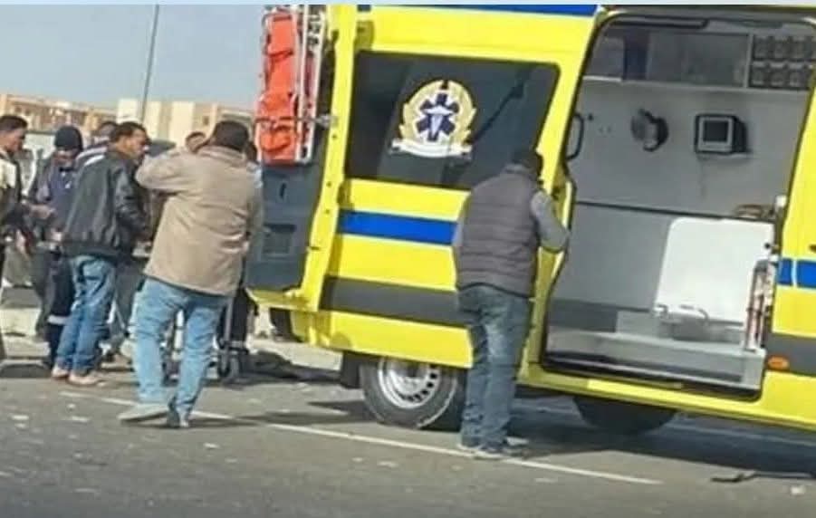 إصابة 8 أشخاص في تصادم ميكروباص وأجرة بطريق دفنو في الفيوم