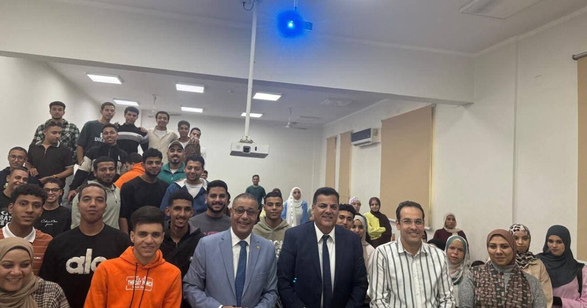 رئيس الجامعة التكنولوجية والكابتن توني عثمان يدعوان لترسيخ قيم الروح الرياضية بين الشباب