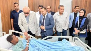 زار المهندس عبد المطلب عمارة، محافظ الأقصر، اليوم الأحد، الأطفال المصابين