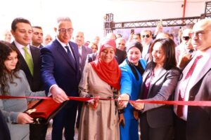وزيرة التضامن الاجتماعي ومحافظ الفيوم يتابعان المشروعات الإنتاجية لمصنع الغزل والنسيج بقرية العزب..