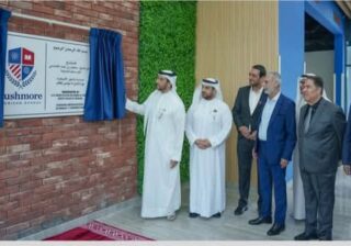 نائب "حاكم الشارقة" يزيح الستار عن اللوح التذكاري لـــ مدرسة رشمور الأميركية