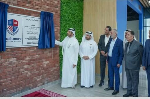 نائب "حاكم الشارقة" يزيح الستار عن اللوح التذكاري لـــ مدرسة رشمور الأميركية