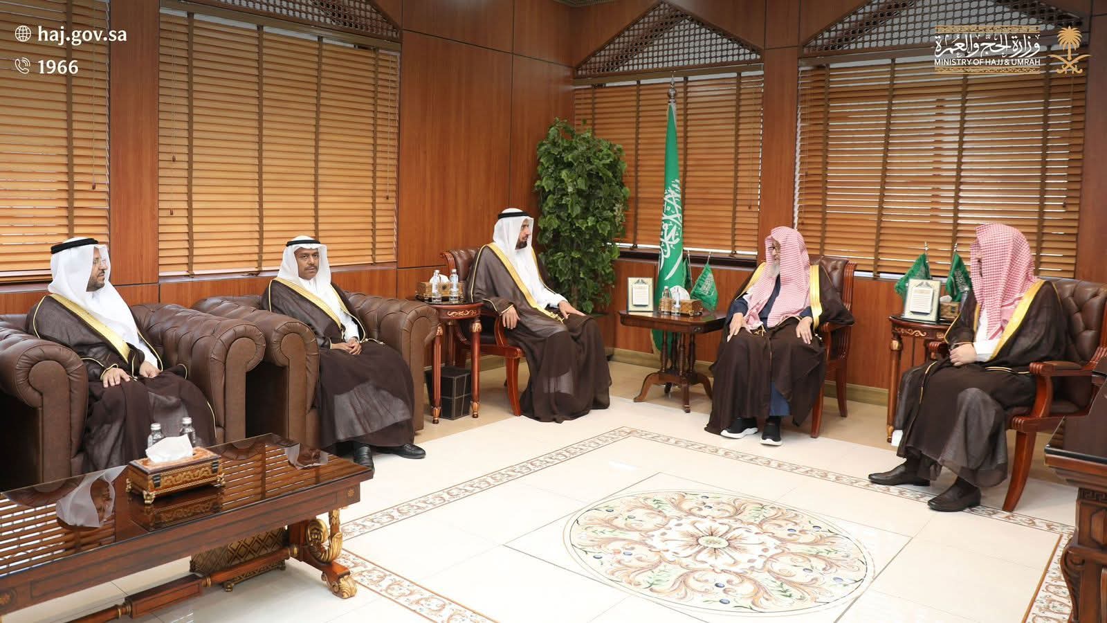 مفتي المملكة يستقبل الربيعة ومرافقيه