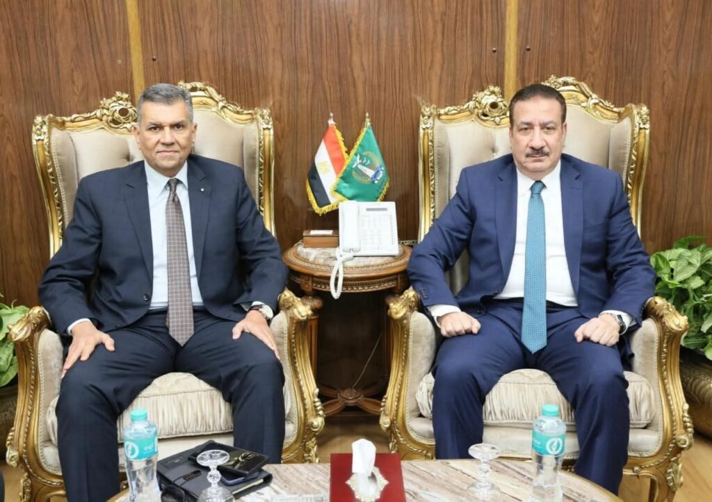 محافظ المنوفية يلتقي وفد التأمينات الاجتماعية لبحث تعزيز التعاون والارتقاء بالخدمات