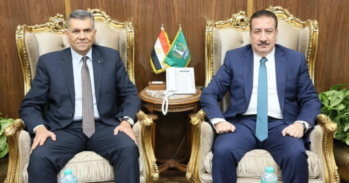 محافظ المنوفية يلتقي وفد التأمينات الاجتماعية لبحث تعزيز التعاون والارتقاء بالخدمات
