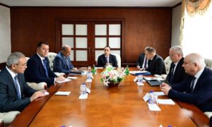 رئيس الوزراء يلتقي المدير العام للمؤسسة الحكومية الروسية للطاقة النووية روساتوم
