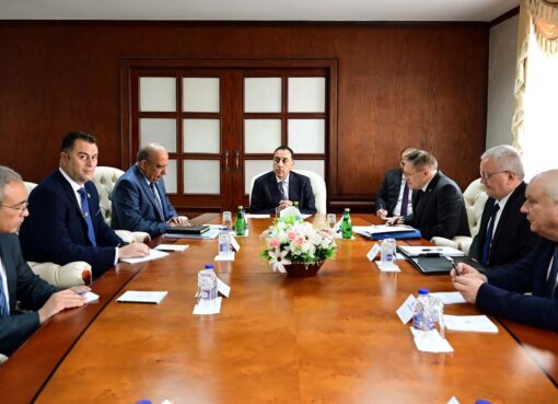 رئيس الوزراء يلتقي المدير العام للمؤسسة الحكومية الروسية للطاقة النووية روساتوم