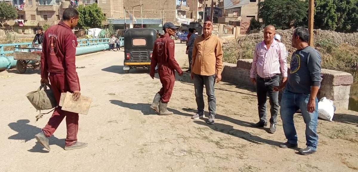 الوحدة المحلية بـ«طهطا» تعزز خدمات النظافة وحركة المرور