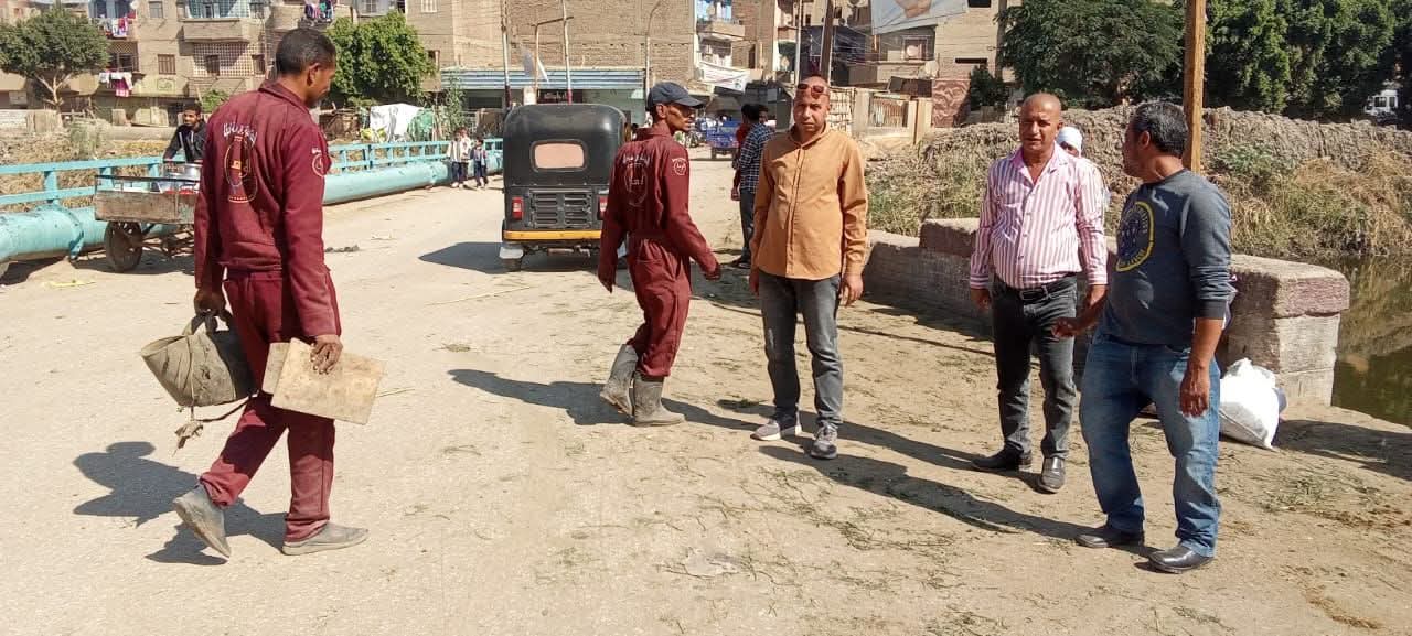 الوحدة المحلية بـ«طهطا» تعزز خدمات النظافة وحركة المرور