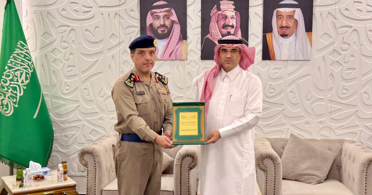 مدير عام تعليم الطائف يلتقي مدير الدفاع المدني بالمحافظة