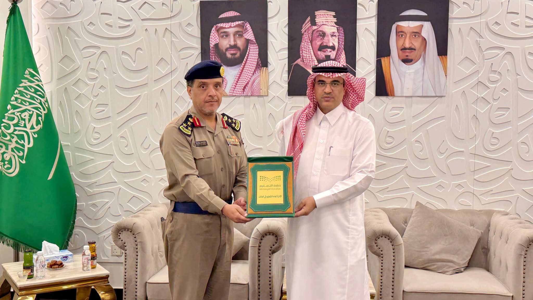 مدير عام تعليم الطائف يلتقي مدير الدفاع المدني بالمحافظة