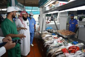 ‏بيئة منطقة مكة المكرمة تكثّف الرقابة الميدانية على أسواق الخضار والفواكة والأسماك ضمن حملة “سلامة الأغذية والمنتجات”