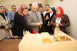 رئيس جامعة المنيا يفتتح الملتقى التوظيفي الخامس لكلية السياحة والفنادق 