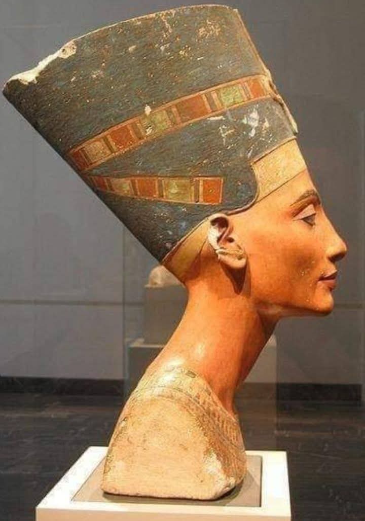 المَلِكَة نِفْرتِيتِي 